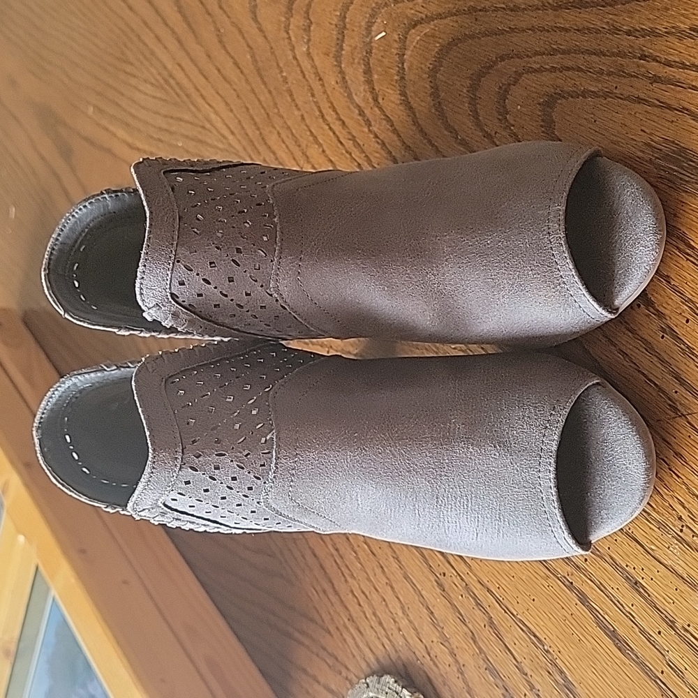 Grey heels